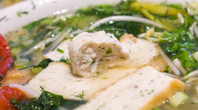 Lunch Quickie: Bun Cha Ca (Fish Cake Soup Noodles) at Hoang Yen